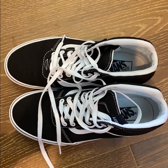 Vans high top black and white shoes - Picture 4 of 5